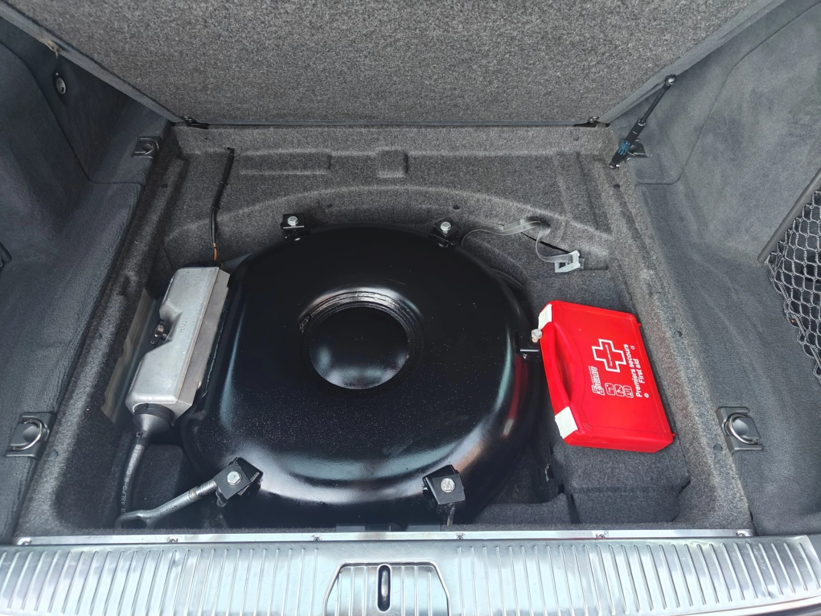 Mercedes-Benz E 200 компресор, газ | Mobile.bg — изображение 12