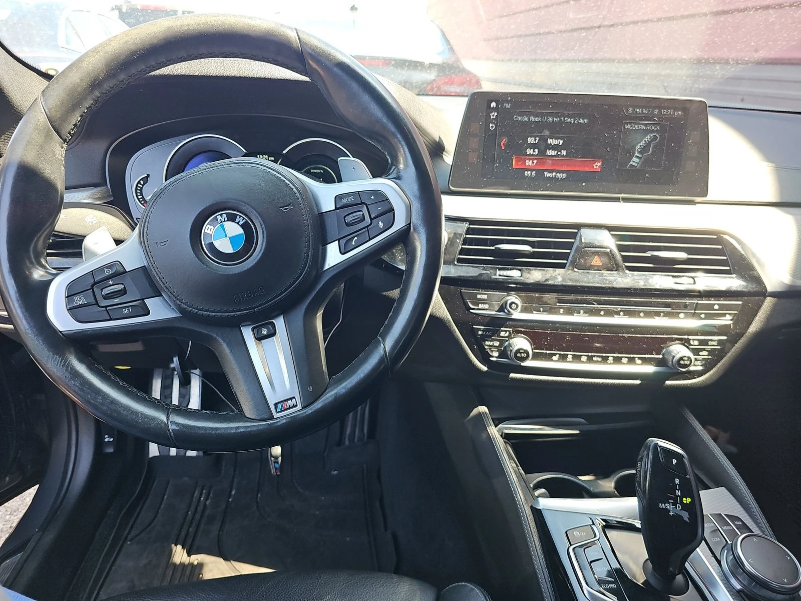 BMW 530E  xDrive* ЦЕНА ДО БЪЛГАРИЯ* (CARFAX) - изображение 9