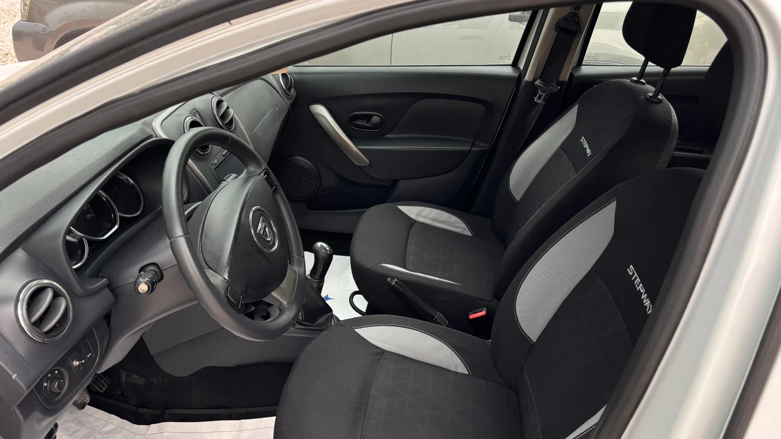 Dacia Sandero Нов внос от Италия Навигация, снимка 4 - Автомобили и джипове - 52273951