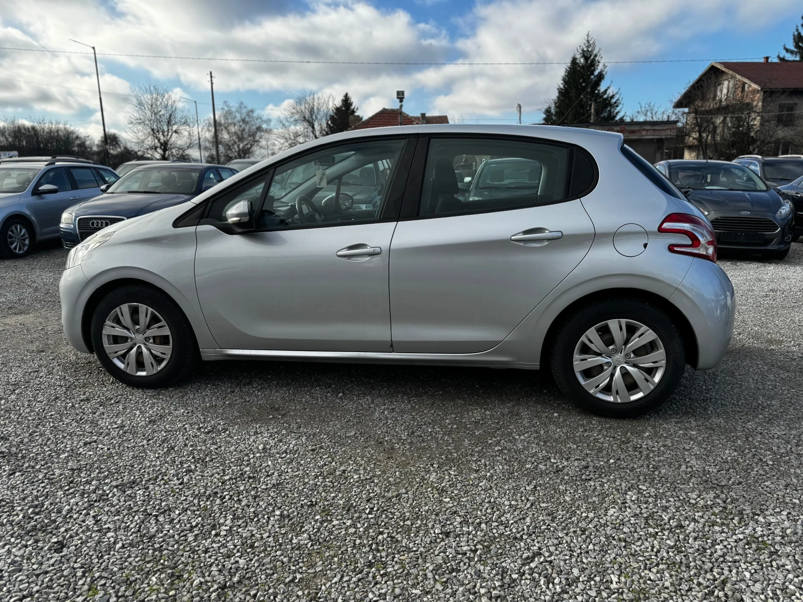 Peugeot 208 1.4 HDI 68kc - изображение 9
