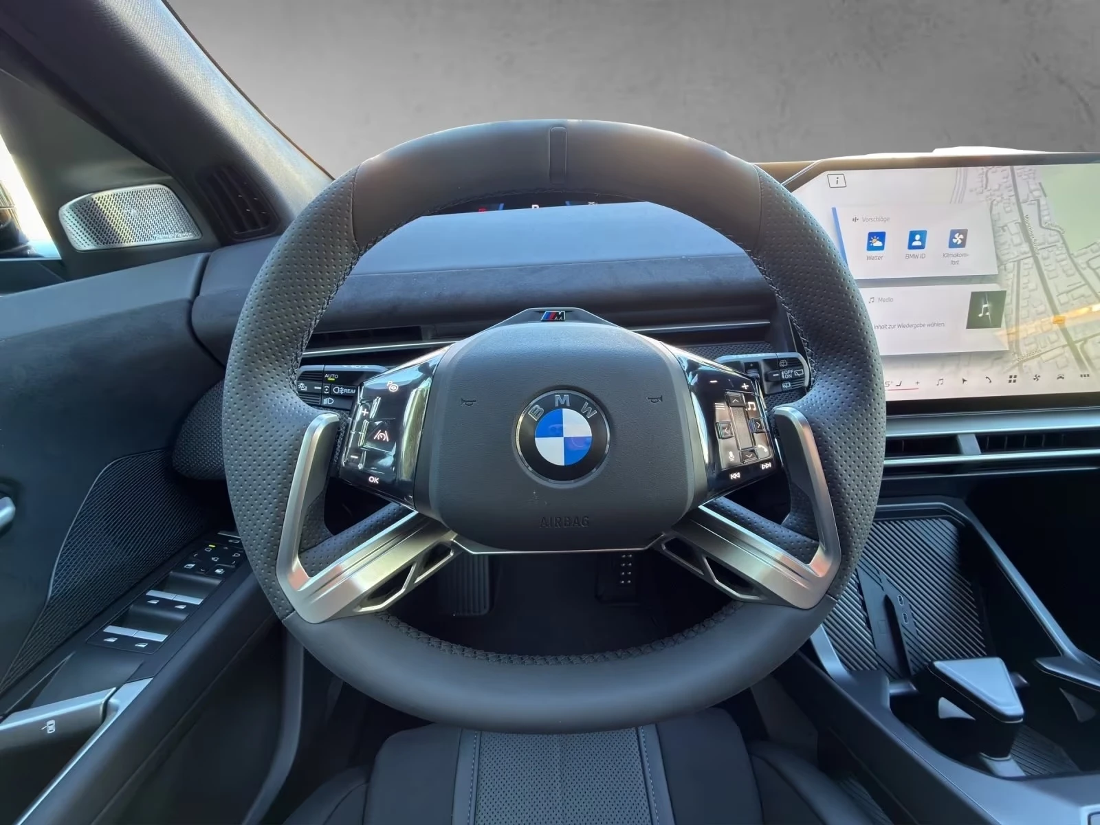 BMW iX3 50/xDrive/NEW MODEL/M-SPORT/ICONIC GLOW/H&K/HEADUP, снимка 11 - Автомобили и джипове - 54042893