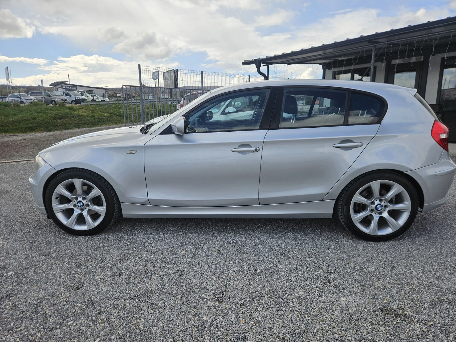 BMW 118 2.0 D AUTOMAT , снимка 8 - Автомобили и джипове - 54138889
