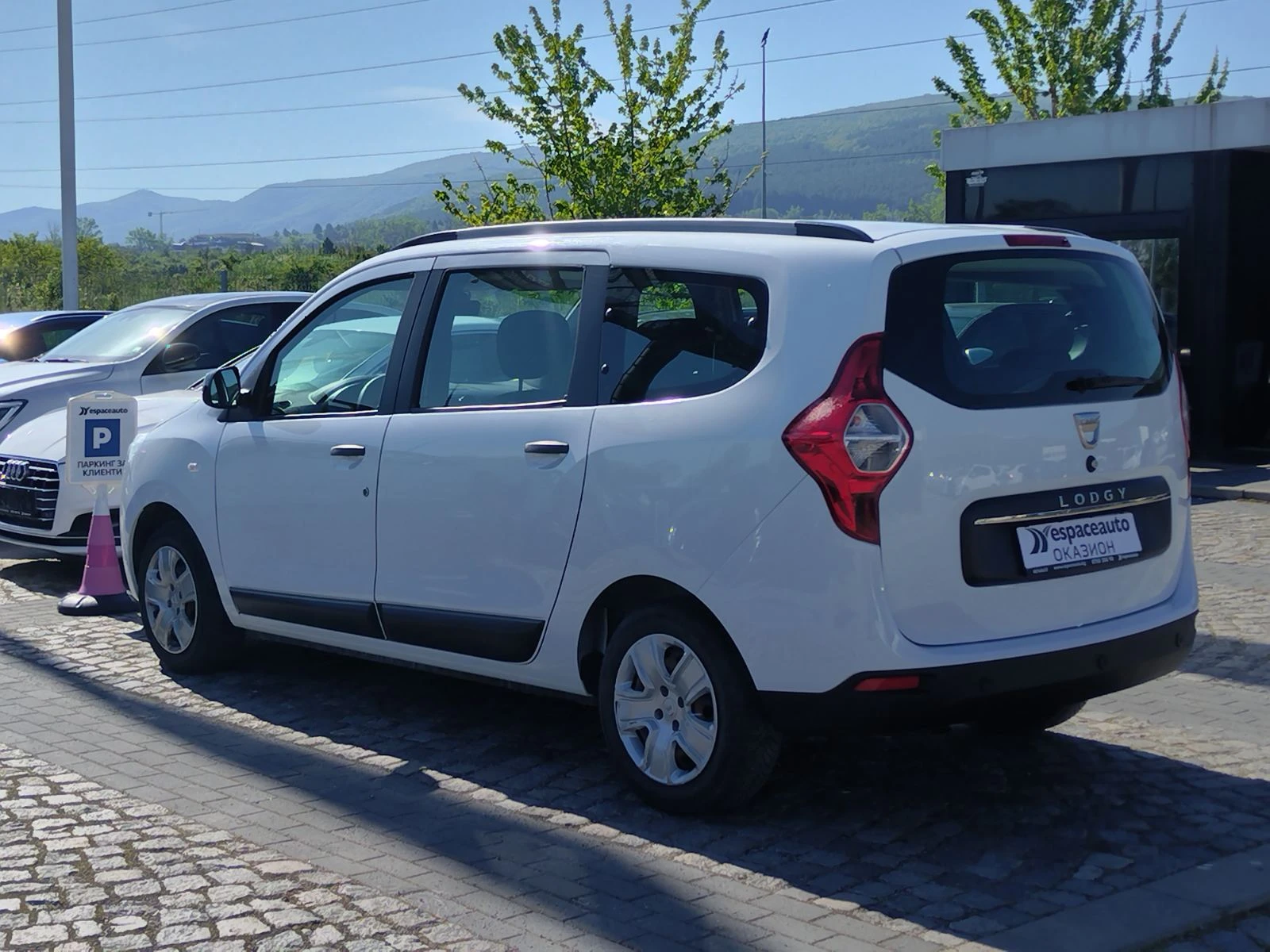 Dacia Lodgy 1.3Tce/130к.с./6+ 1/LPG, снимка 6 - Автомобили и джипове - 54551194