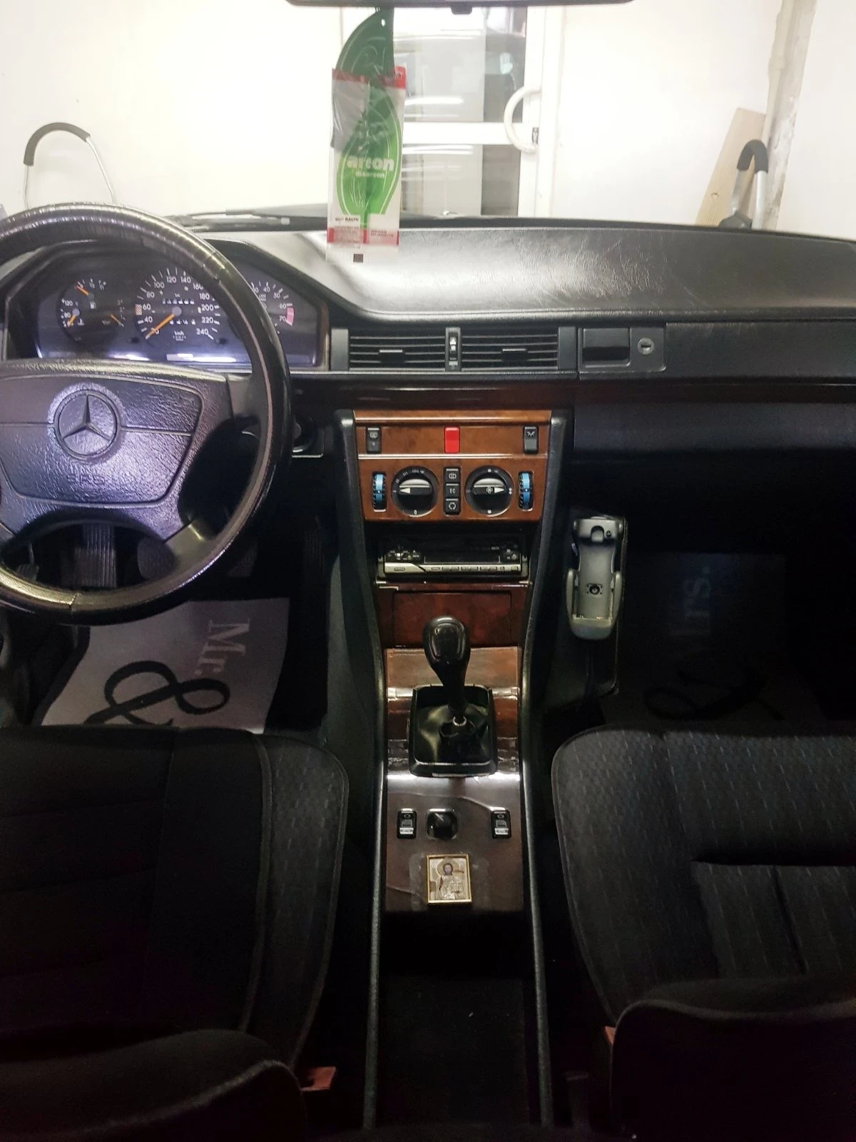 Mercedes-Benz 124 200 E, снимка 5 - Автомобили и джипове - 54556244