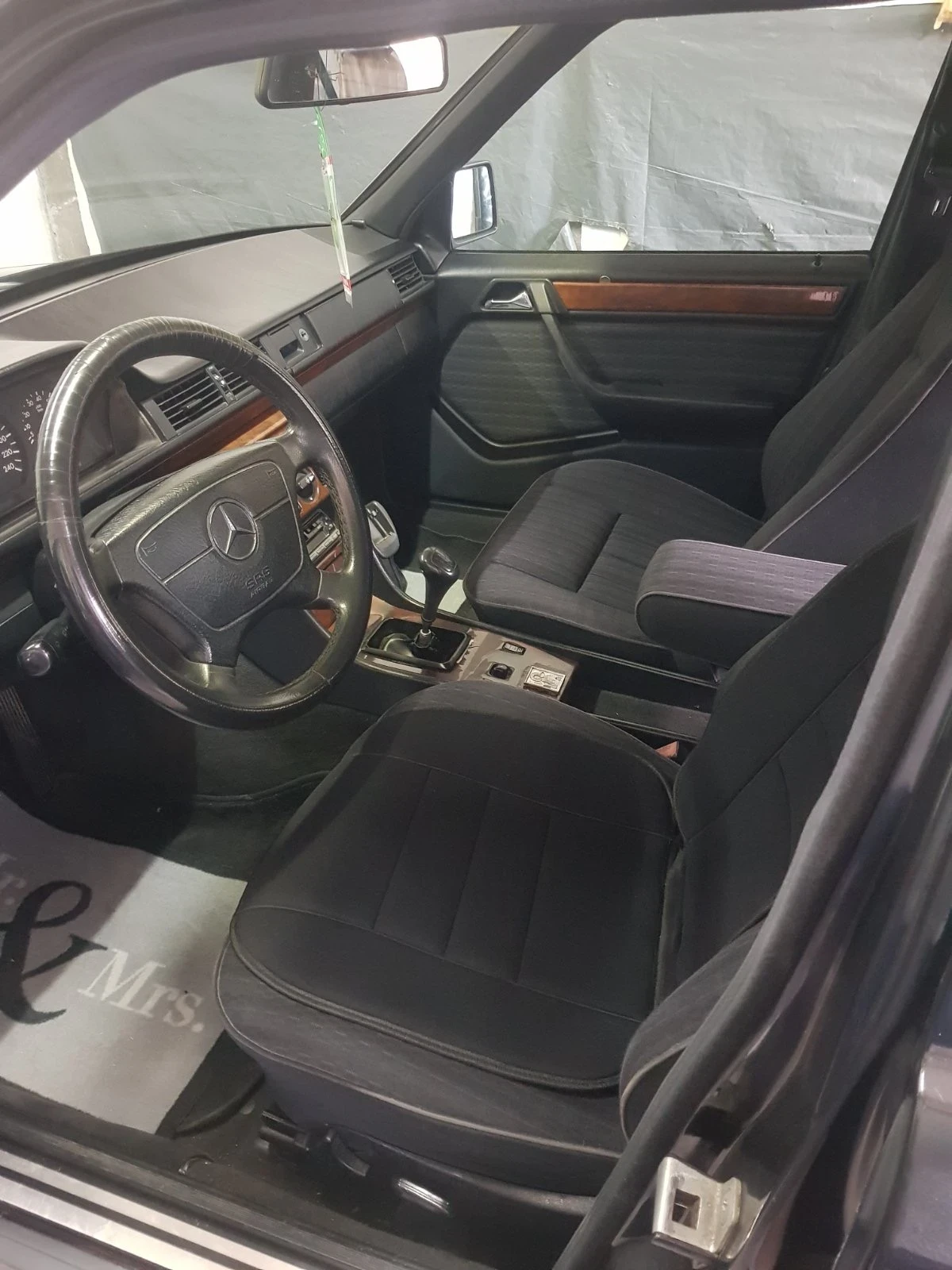 Mercedes-Benz 124 200 E, снимка 9 - Автомобили и джипове - 54556244