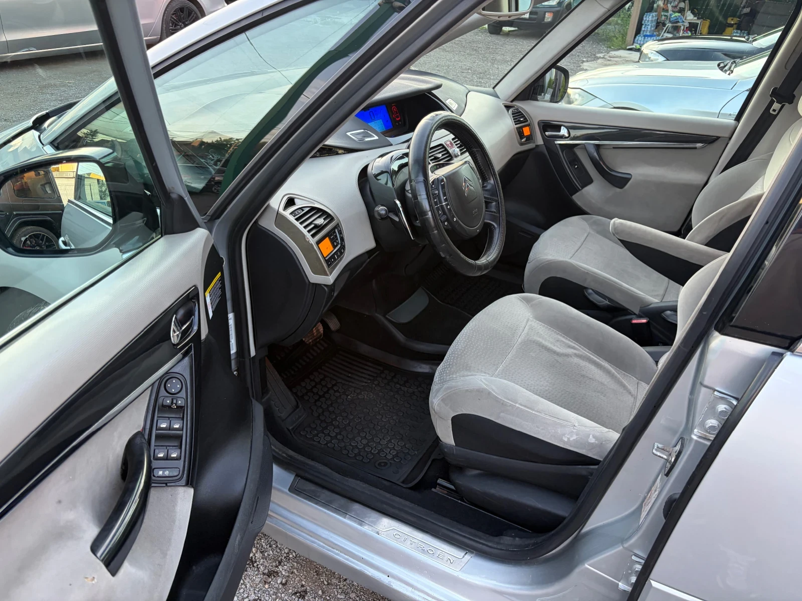 Citroen C4 Picasso, снимка 9 - Автомобили и джипове - 54976757