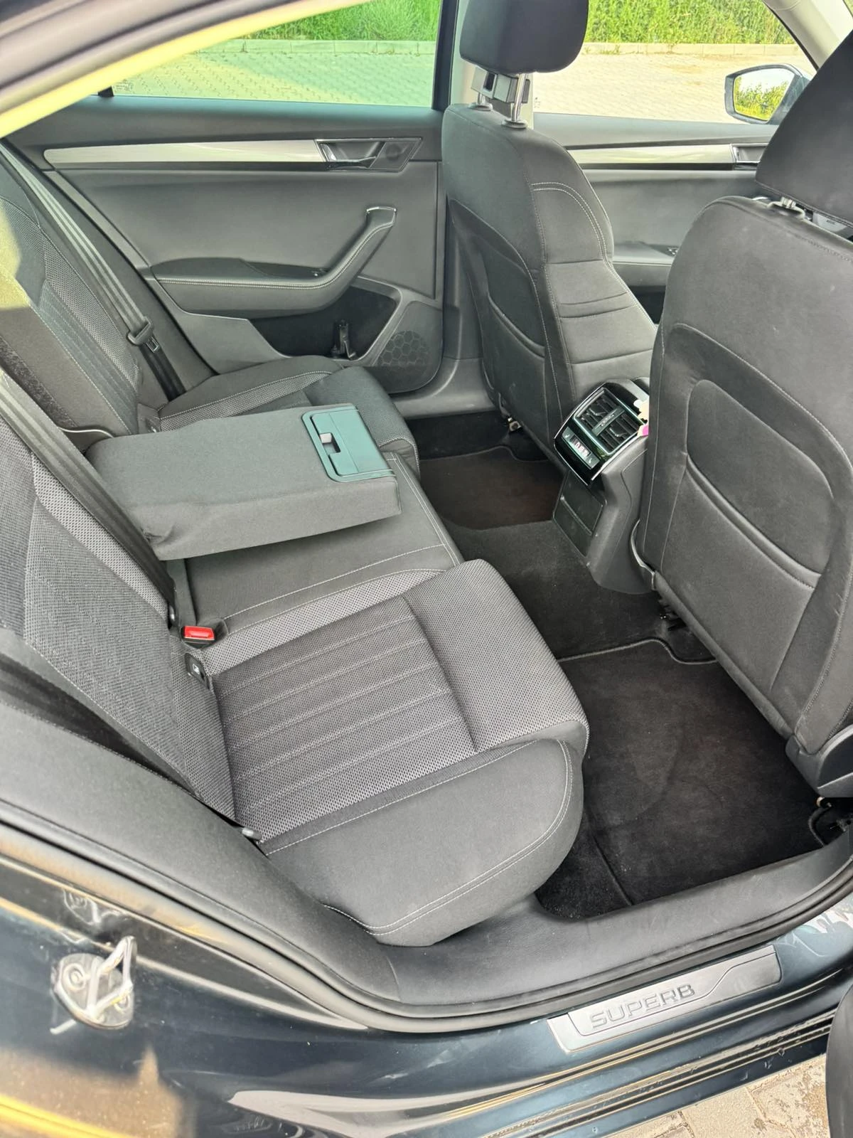 Skoda Superb 2.0 TDI MATRIX LED 91000 km, снимка 12 - Автомобили и джипове - 55015038
