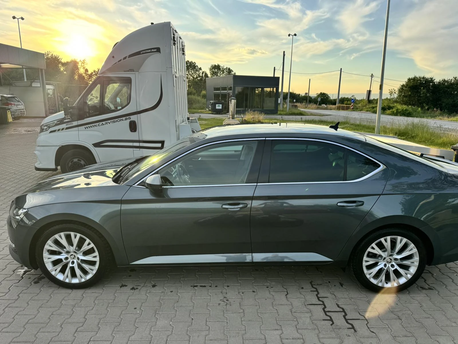 Skoda Superb 2.0 TDI MATRIX LED 91000 km, снимка 7 - Автомобили и джипове - 55015038