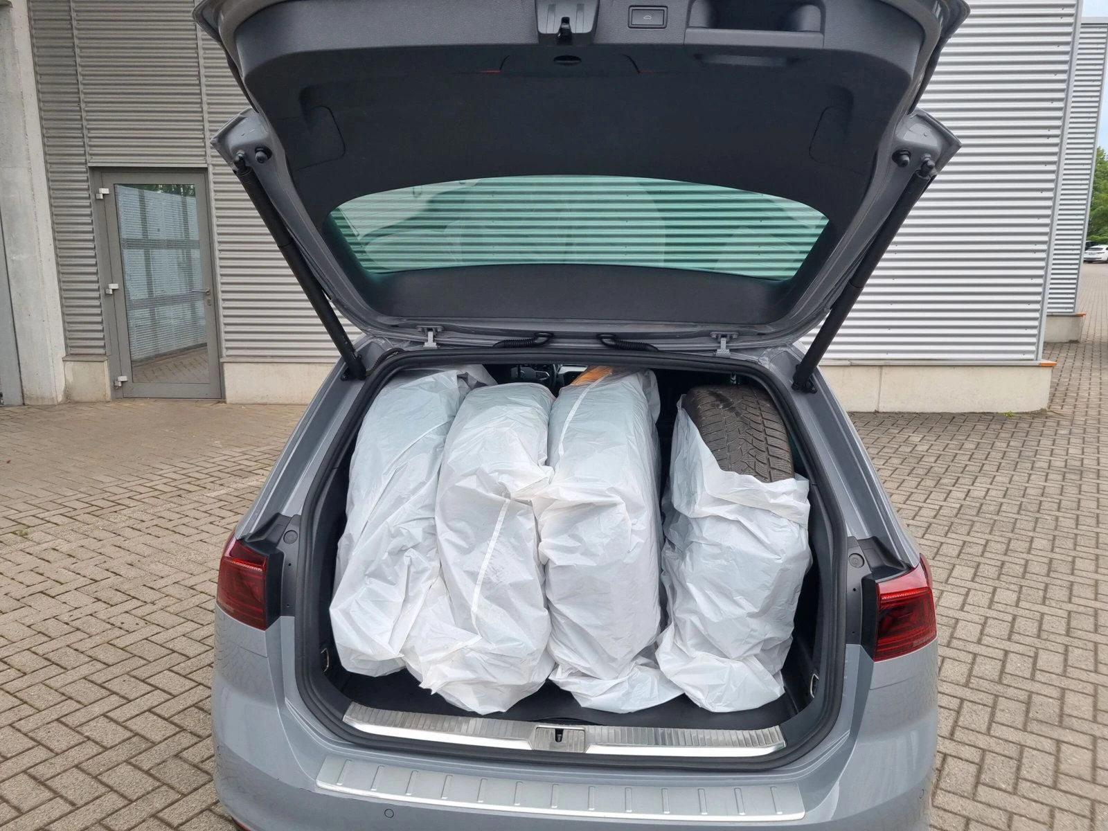 VW Passat Premium Business, IQ Lights, , снимка 15 - Автомобили и джипове - 55105913