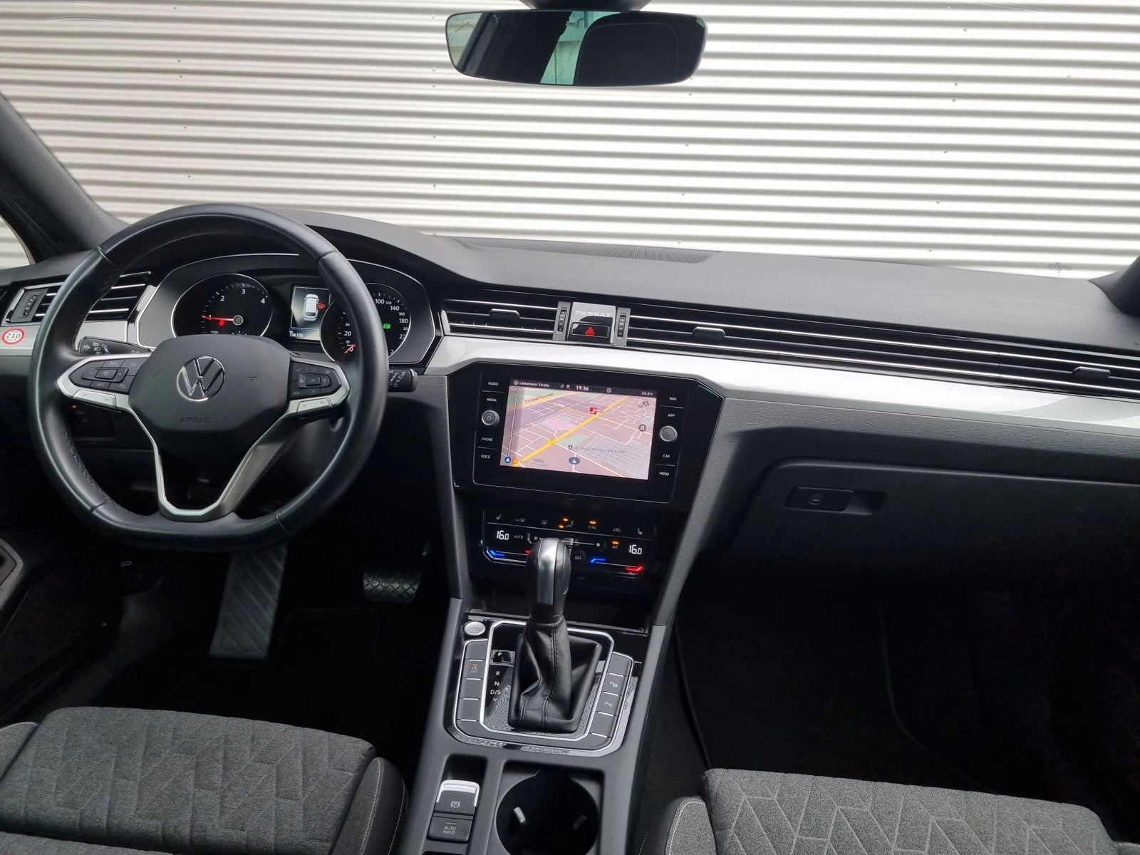 VW Passat Premium Business, IQ Lights, , снимка 7 - Автомобили и джипове - 55105913