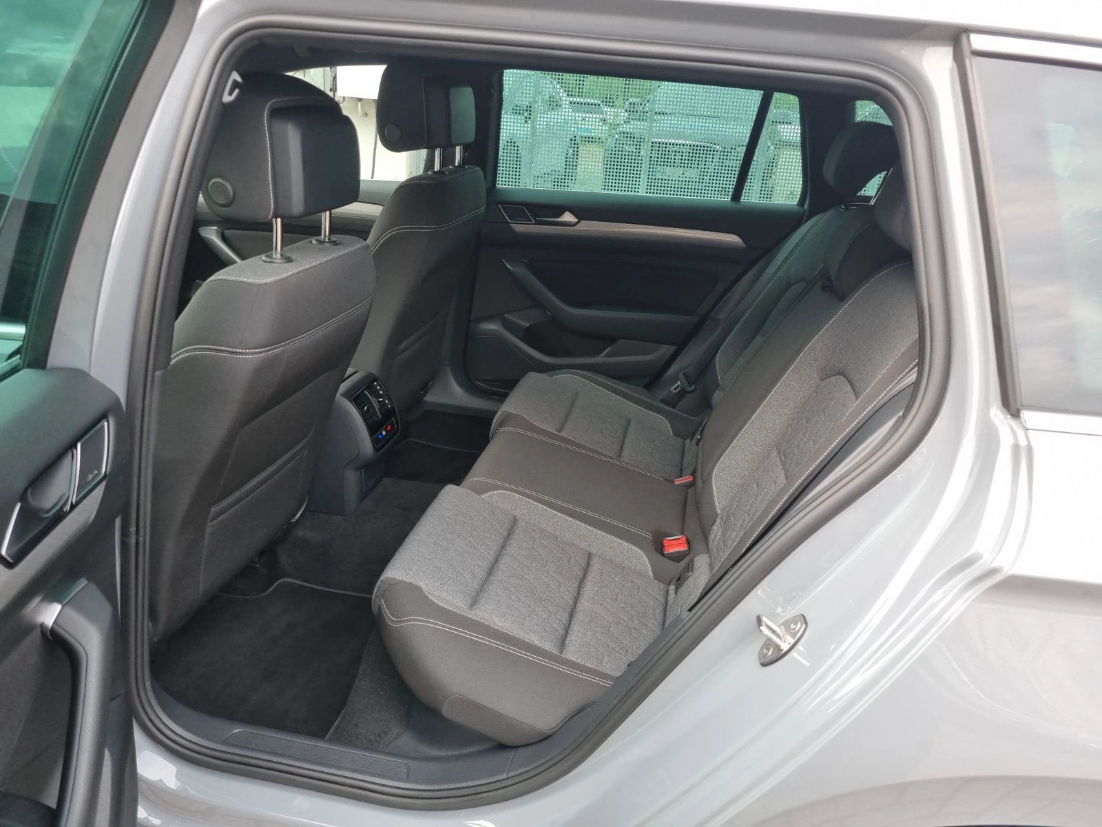 VW Passat Premium Business, IQ Lights, , снимка 12 - Автомобили и джипове - 55105913