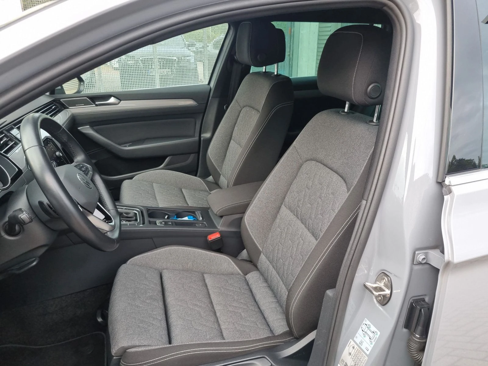 VW Passat Premium Business, IQ Lights, , снимка 6 - Автомобили и джипове - 55105913