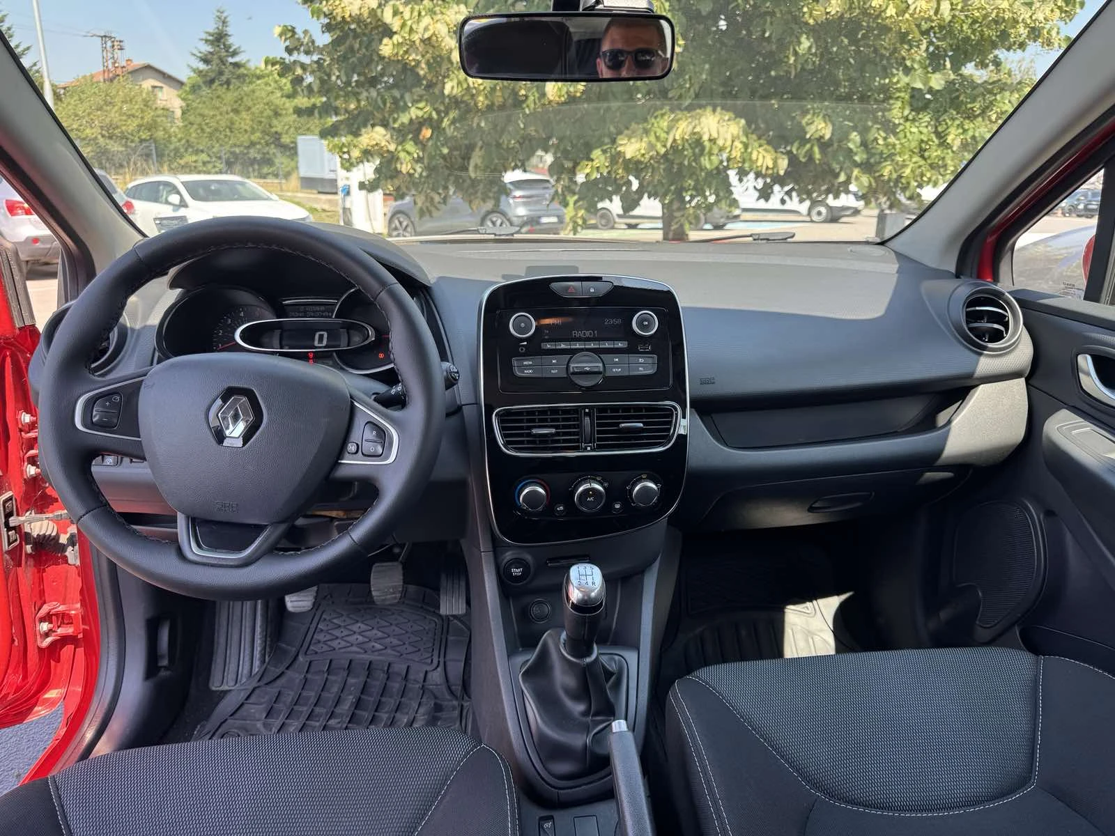 Renault Clio 1.5Dci, снимка 14 - Автомобили и джипове - 55627443