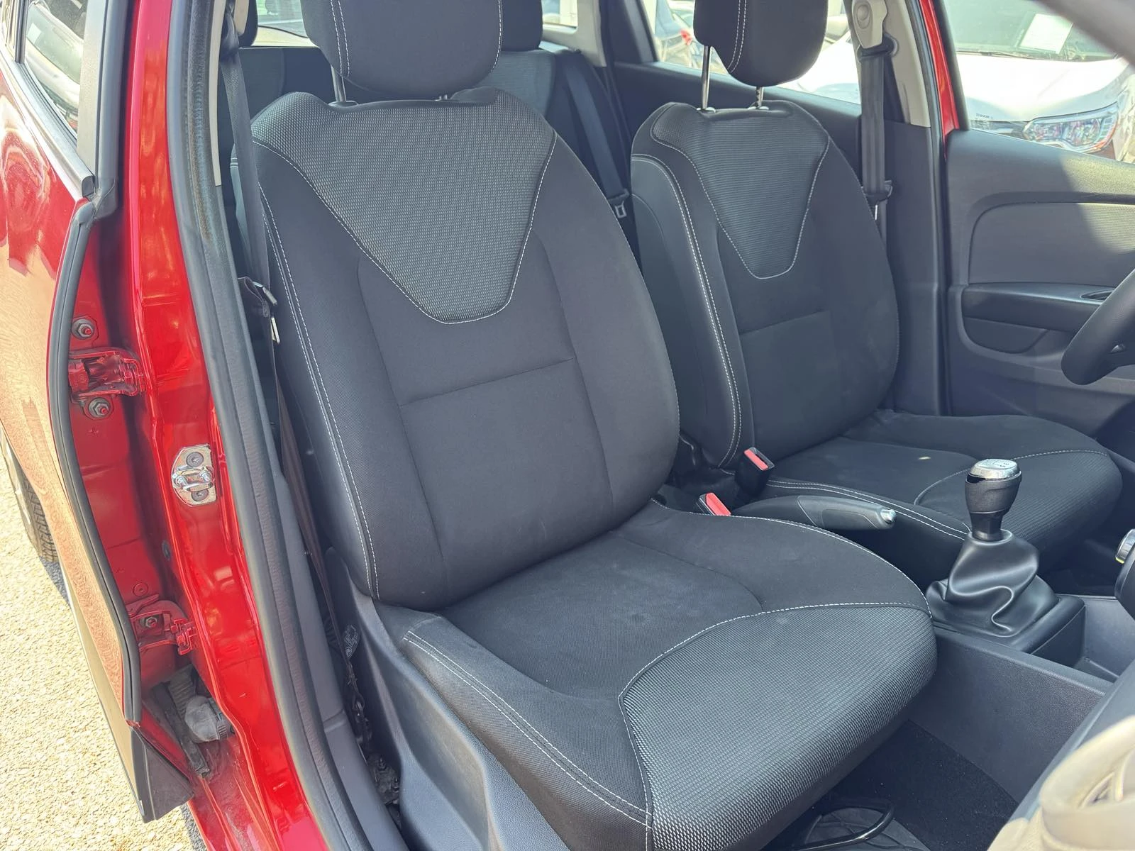 Renault Clio 1.5Dci, снимка 9 - Автомобили и джипове - 55627443