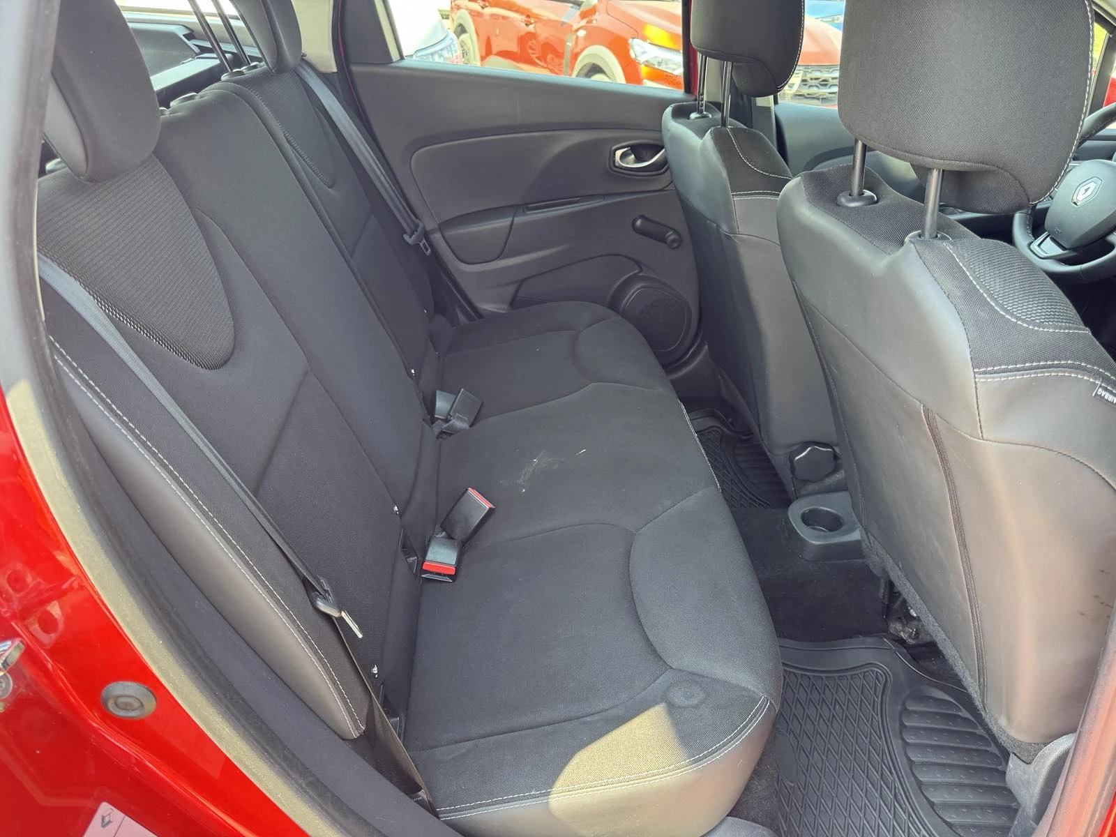 Renault Clio 1.5Dci, снимка 10 - Автомобили и джипове - 55627443