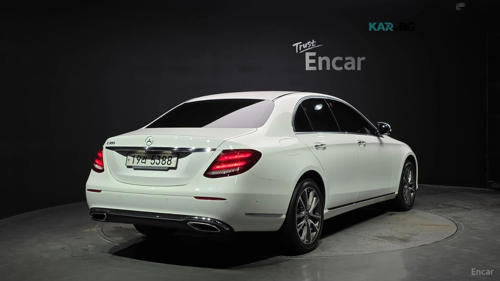 Mercedes-Benz E 300 EXCLUSIVE STANDARD* 360* КОЖА* НАВИ* ПАНО, снимка 2 - Автомобили и джипове - 55845528
