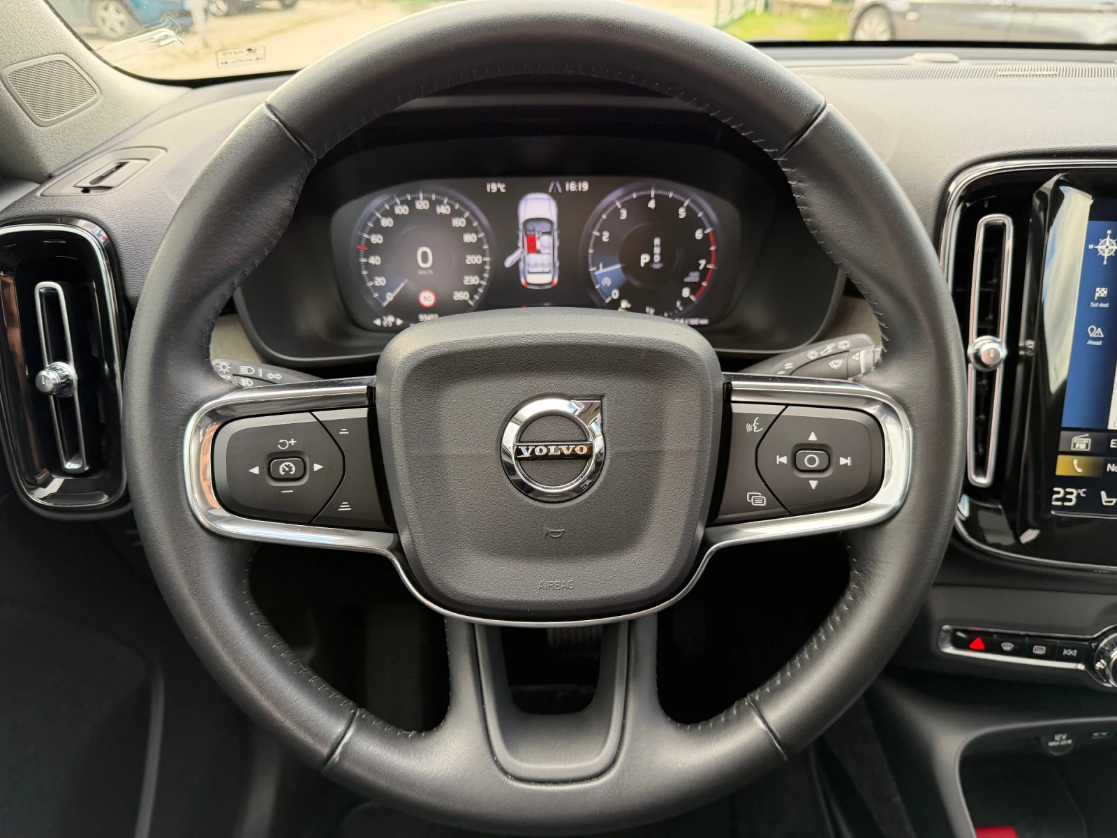 Volvo XC40 T4 AWD Inscription + Швейцария+ , снимка 8 - Автомобили и джипове - 54087309