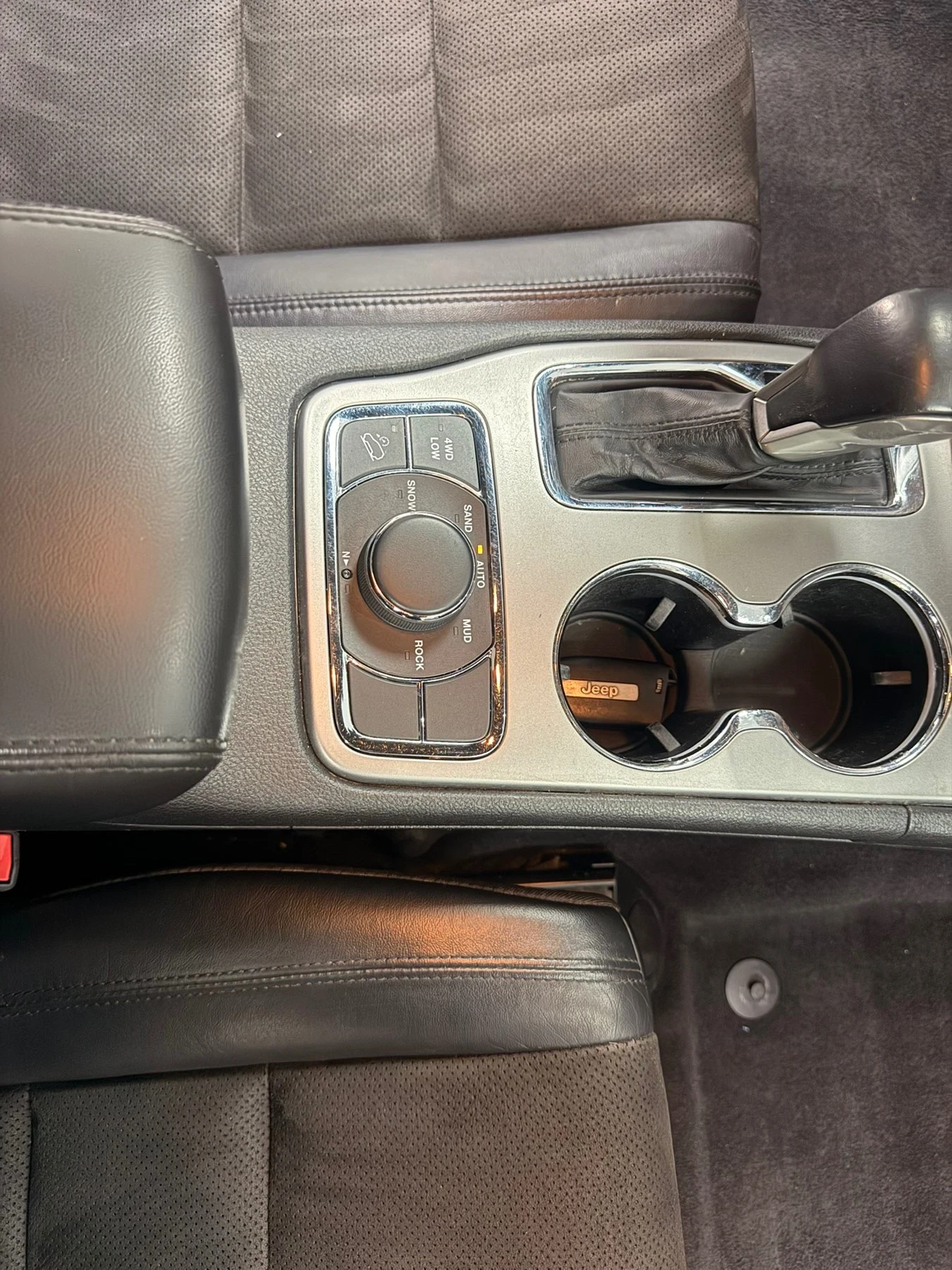 Jeep Grand cherokee 3.6 V6, снимка 10 - Автомобили и джипове - 54159830