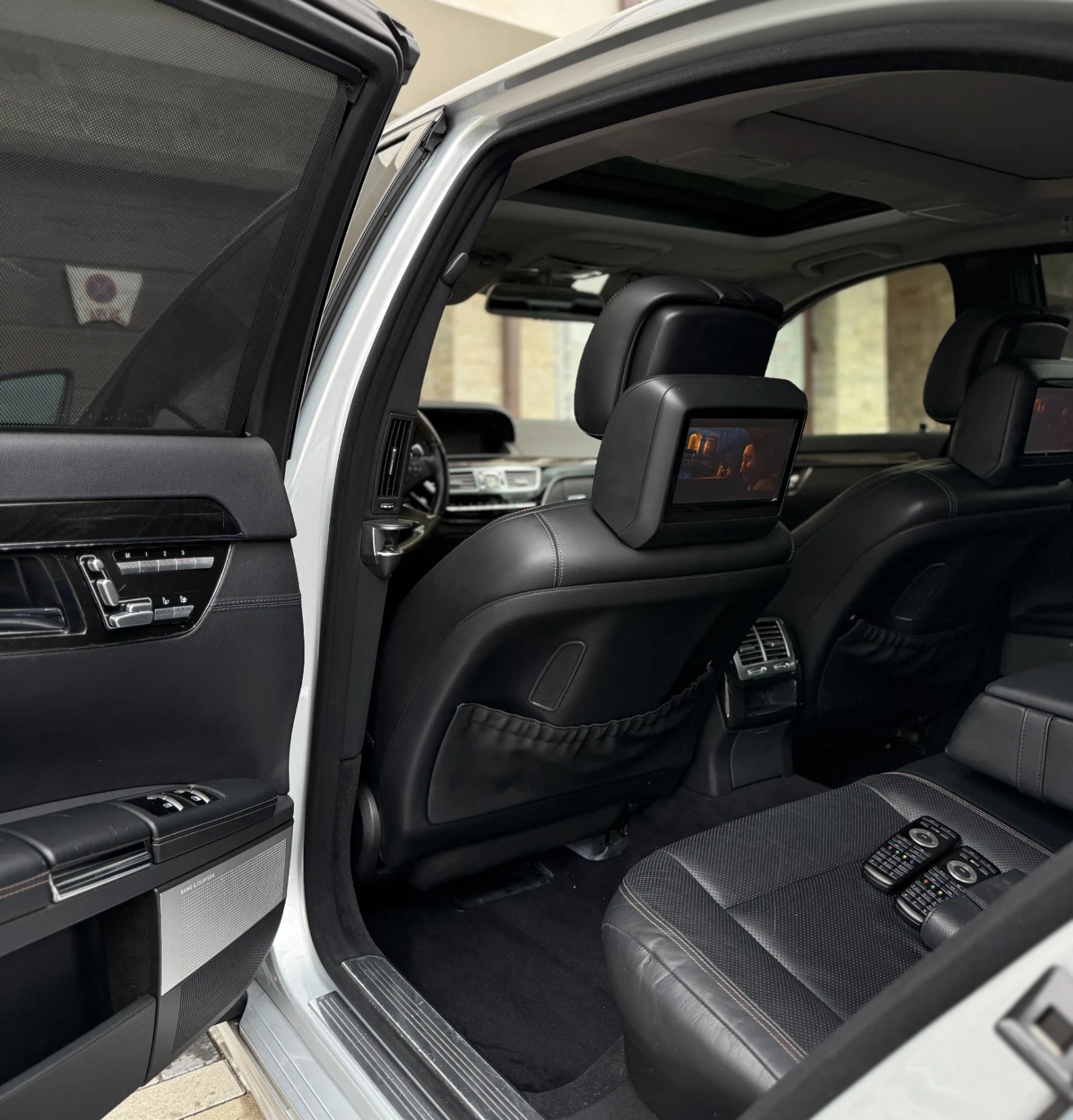 Mercedes-Benz GL 500 AMG B&O 3xTV TOP FULL, снимка 13 - Автомобили и джипове - 54692221