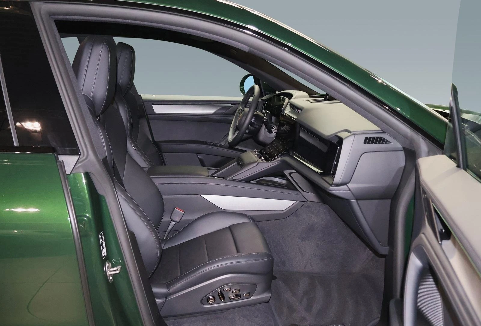 Porsche Cayenne Coupé ELECTRIC/BOSE/HD Matrix/Reality Head-Up, снимка 14 - Автомобили и джипове - 55649968