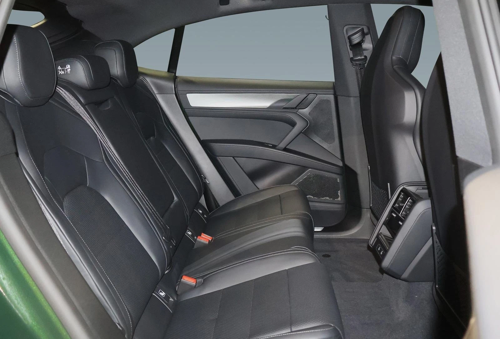 Porsche Cayenne Coupé ELECTRIC/BOSE/HD Matrix/Reality Head-Up, снимка 16 - Автомобили и джипове - 55649968