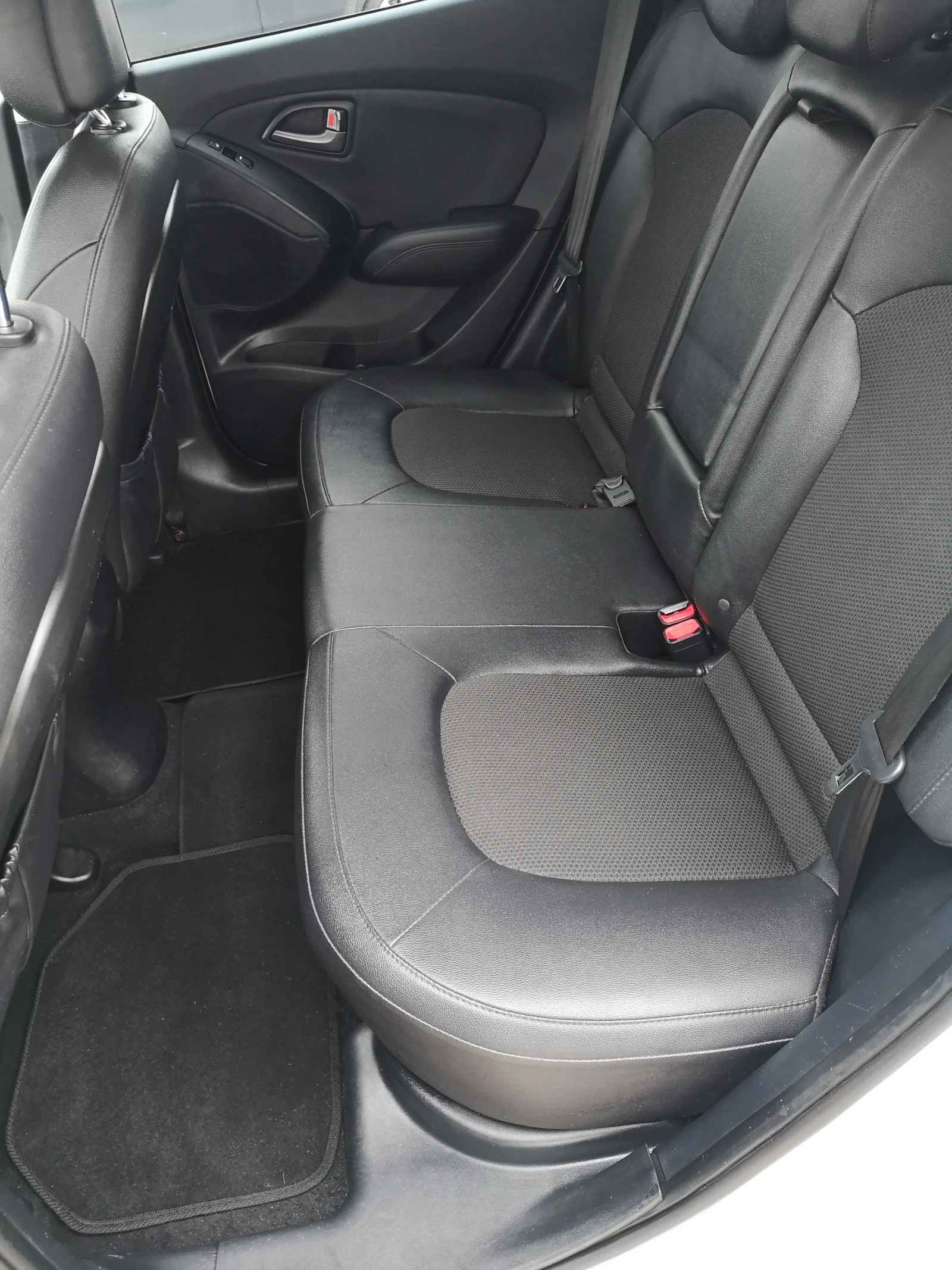 Hyundai IX35, снимка 13 - Автомобили и джипове - 56747858