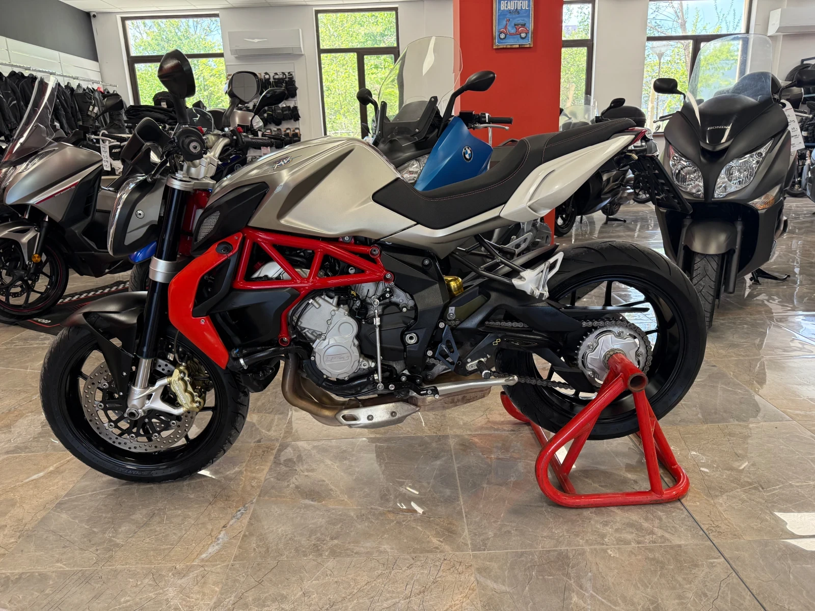 MV Agusta Brutale 800cc. 2016 - изображение 10