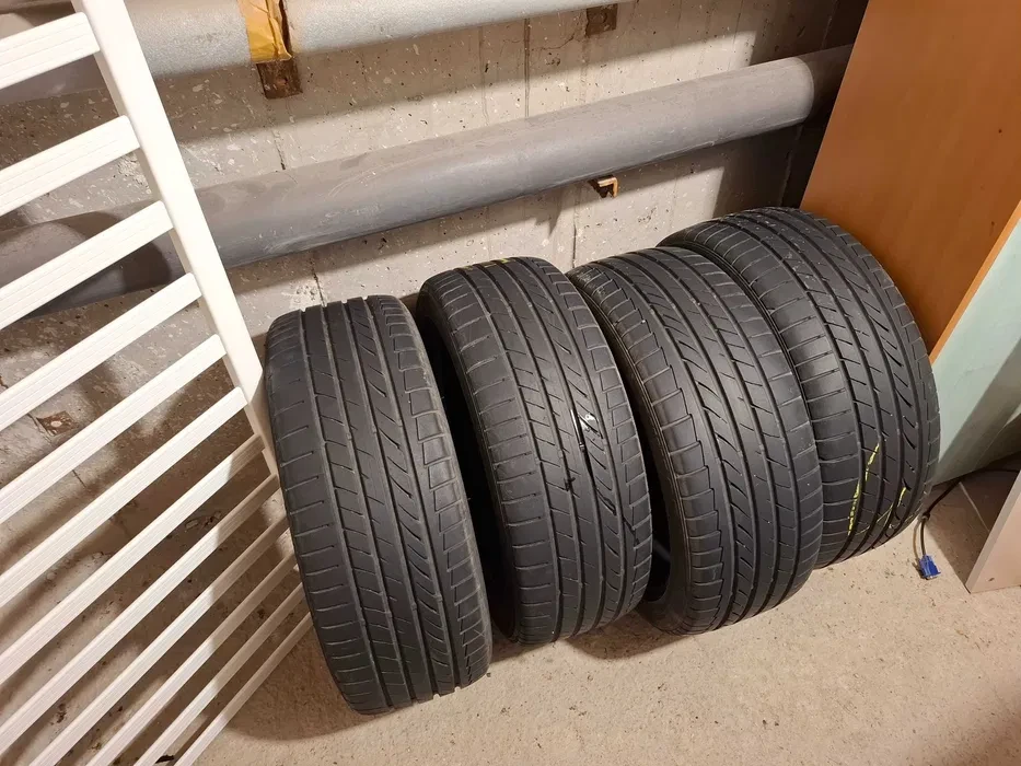 Гуми Летни 215/45R18, снимка 4 - Гуми и джанти - 54883932
