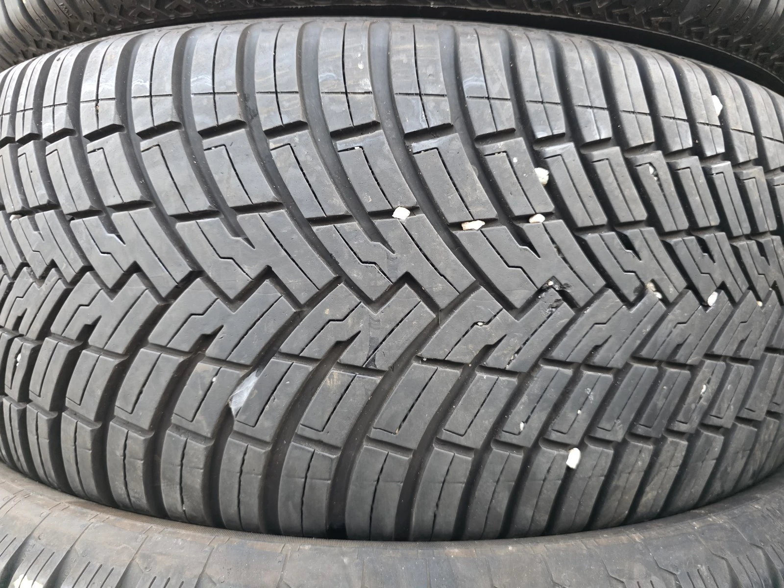 Гуми Всесезонни 235/50R19