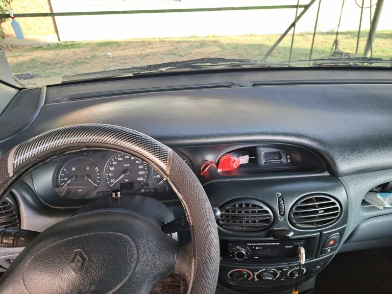 Renault Scenic, снимка 6 - Автомобили и джипове - 47146196