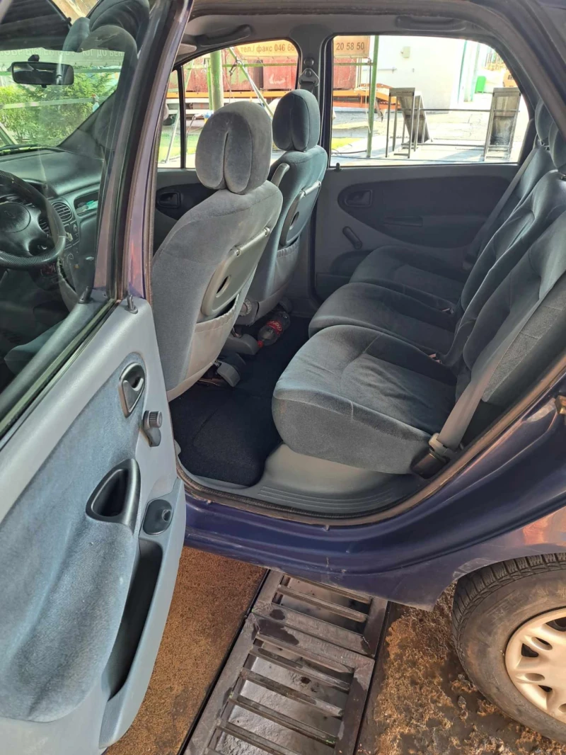 Renault Scenic, снимка 9 - Автомобили и джипове - 47146196