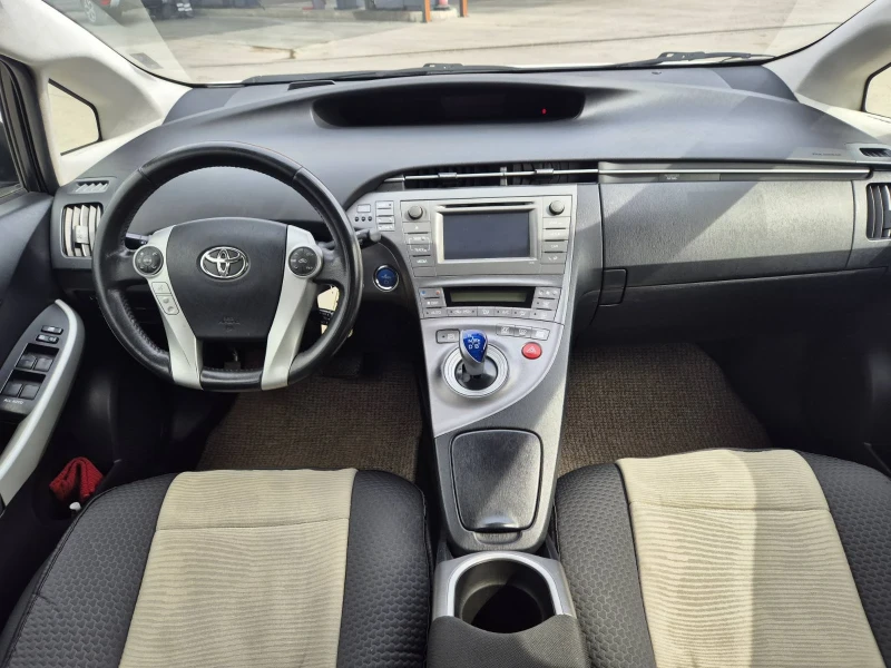 Toyota Prius Хибрид, снимка 9 - Автомобили и джипове - 52515749