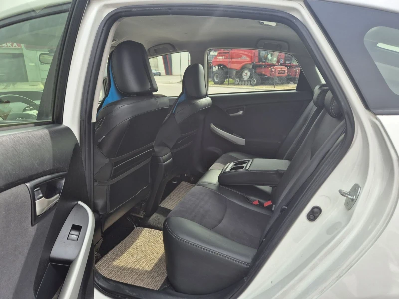 Toyota Prius Хибрид, снимка 8 - Автомобили и джипове - 52515749