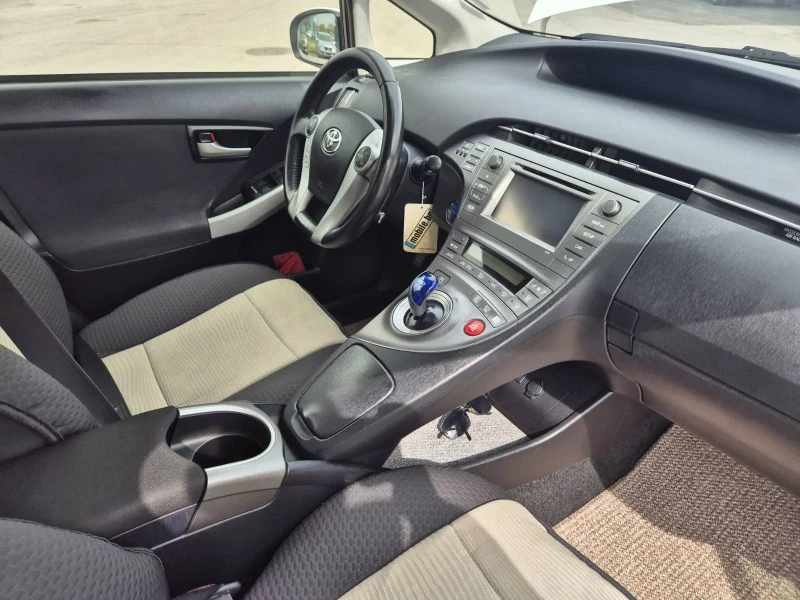 Toyota Prius Хибрид, снимка 14 - Автомобили и джипове - 52515749