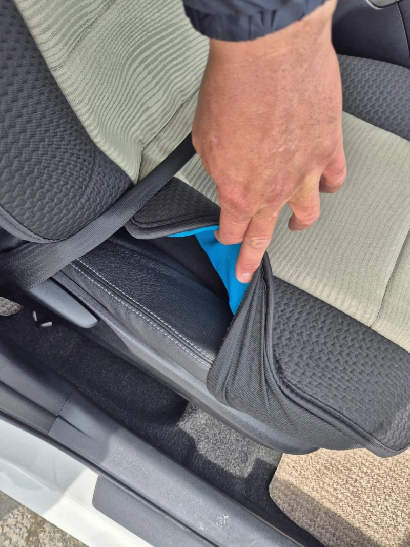 Toyota Prius Хибрид, снимка 15 - Автомобили и джипове - 52515749