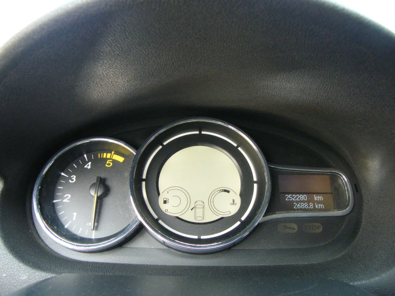 Renault Megane 1.5DCI, снимка 9 - Автомобили и джипове - 52148109