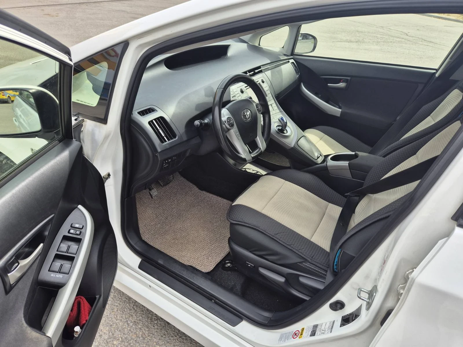 Toyota Prius Хибрид - изображение 10