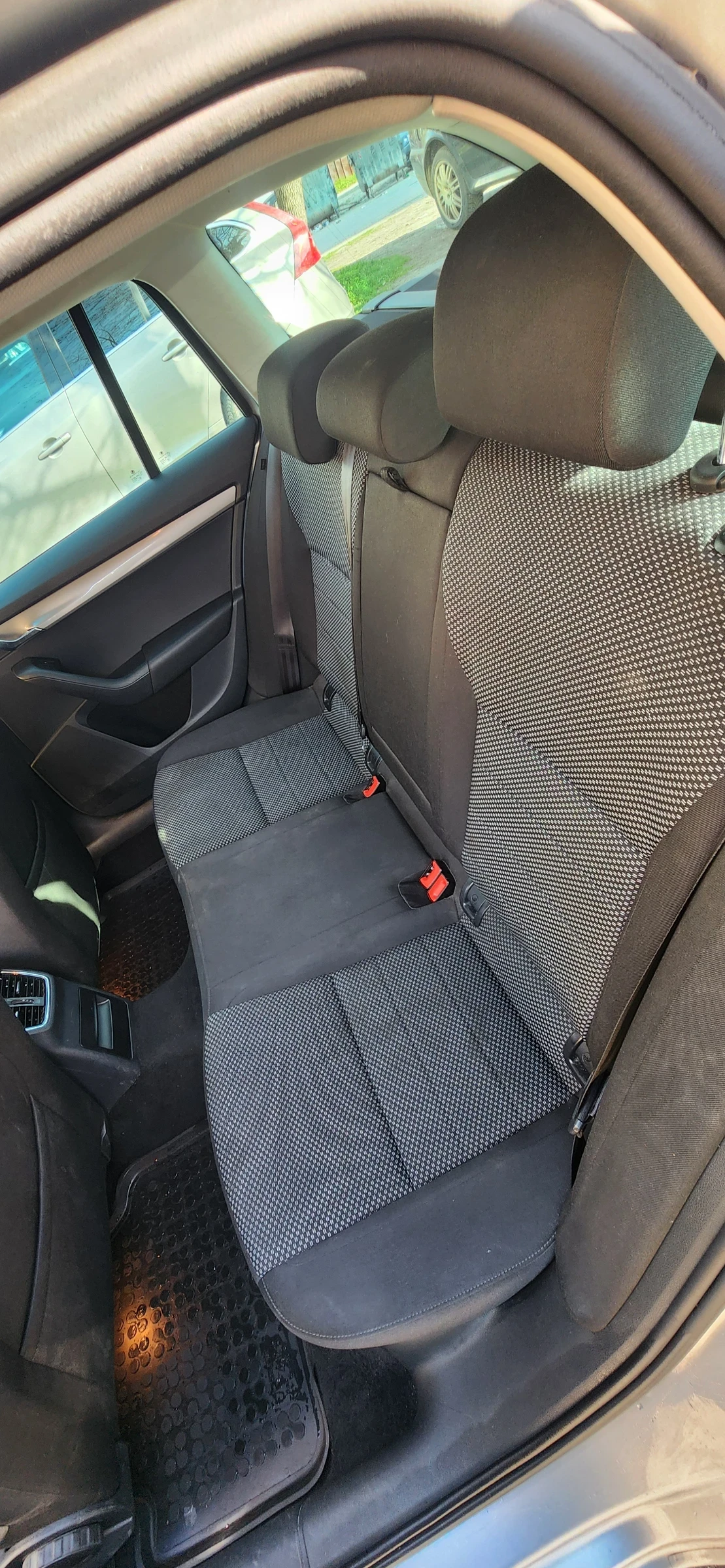 Skoda Octavia 1.6 TDI 110hp Дистроник, снимка 9 - Автомобили и джипове - 53754970