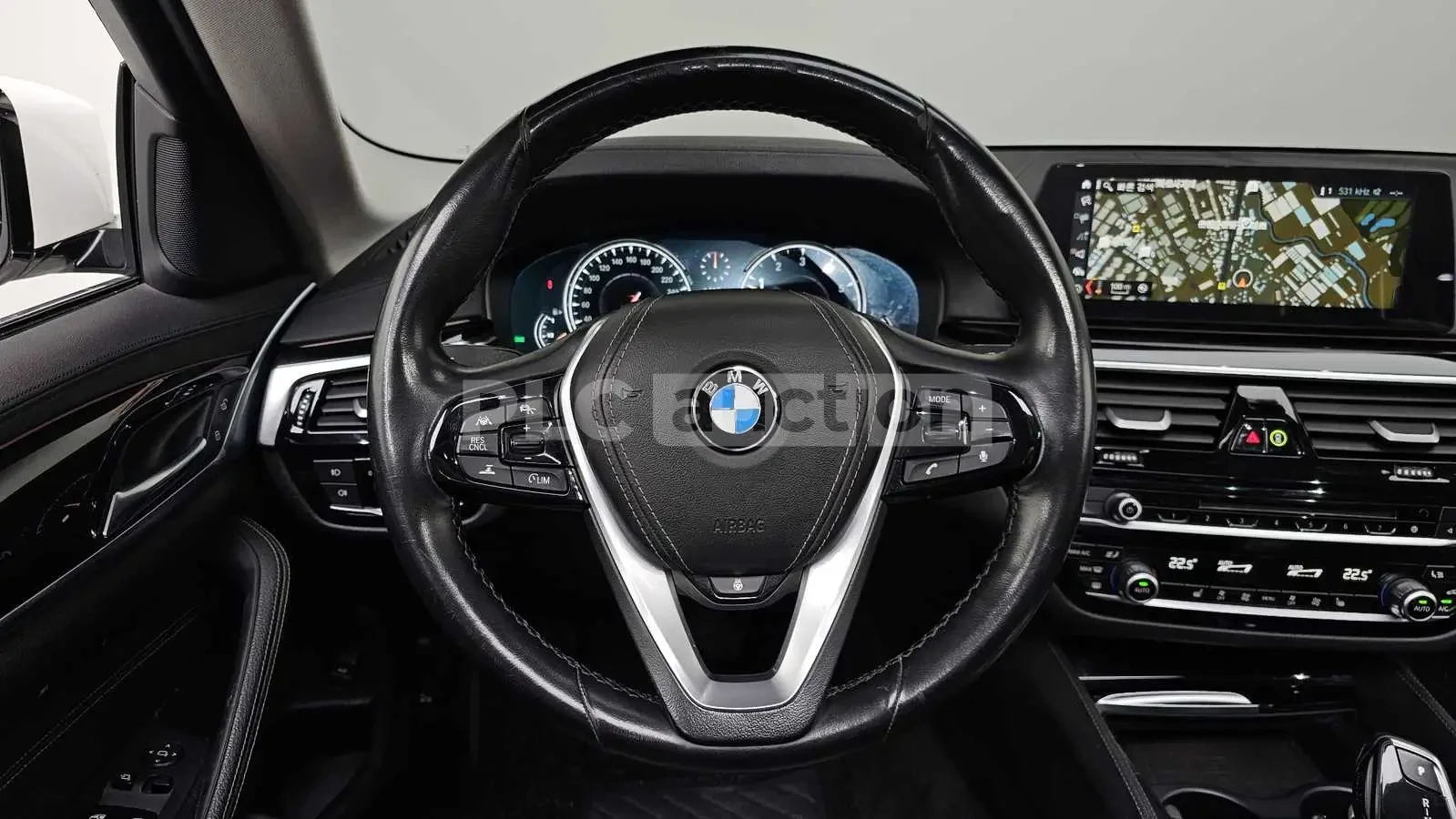BMW 520 M SPORT+ HEAD UP/360CAM!ПАНОРАМА, снимка 12 - Автомобили и джипове - 55236565