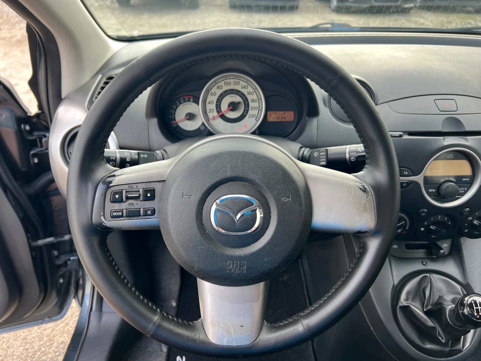 Mazda 2 1.3i-75к.с./ Климатик/ Италия, снимка 13 - Автомобили и джипове - 55362778