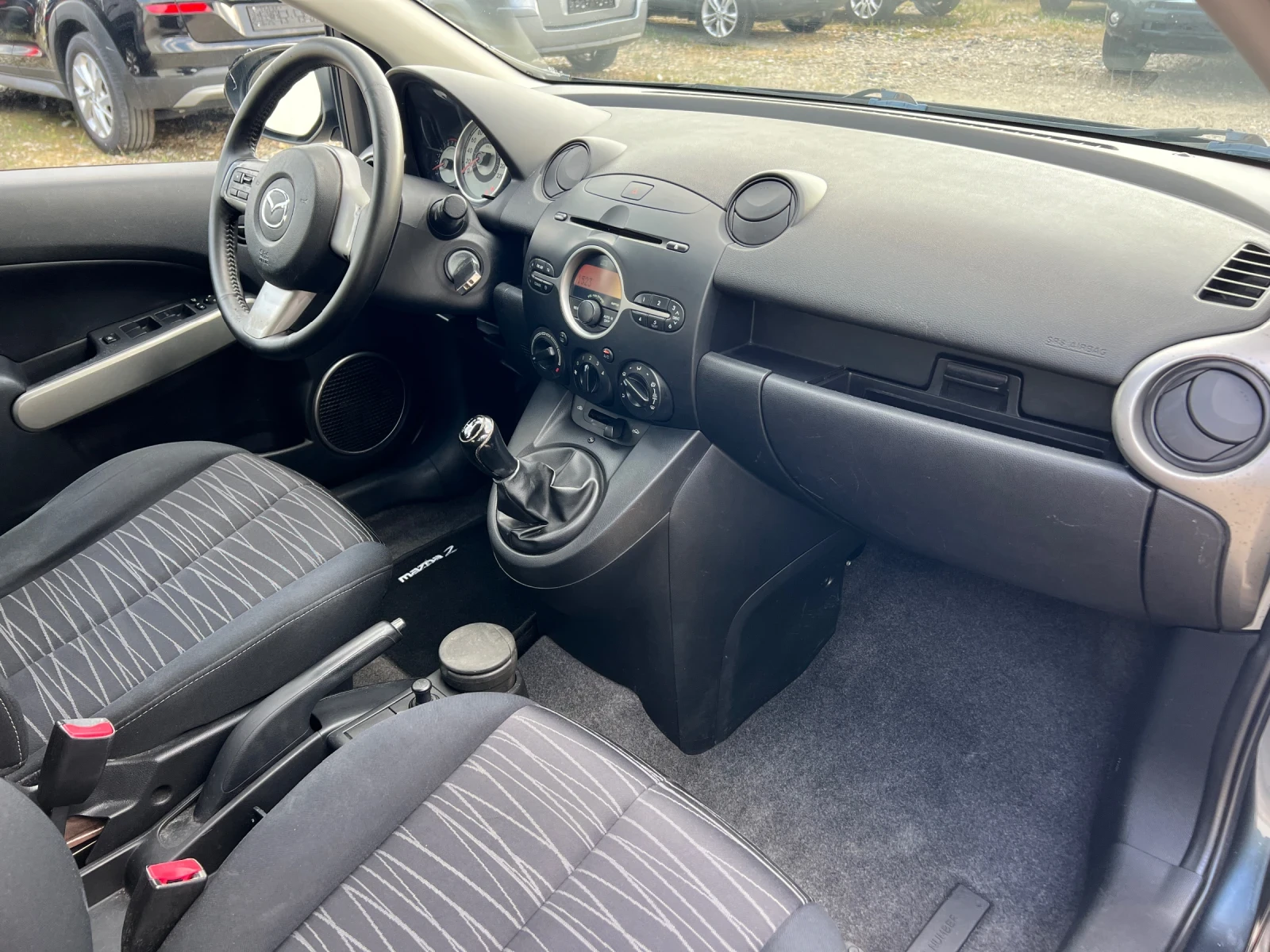 Mazda 2 1.3i-75к.с./ Климатик/ Италия, снимка 15 - Автомобили и джипове - 55362778