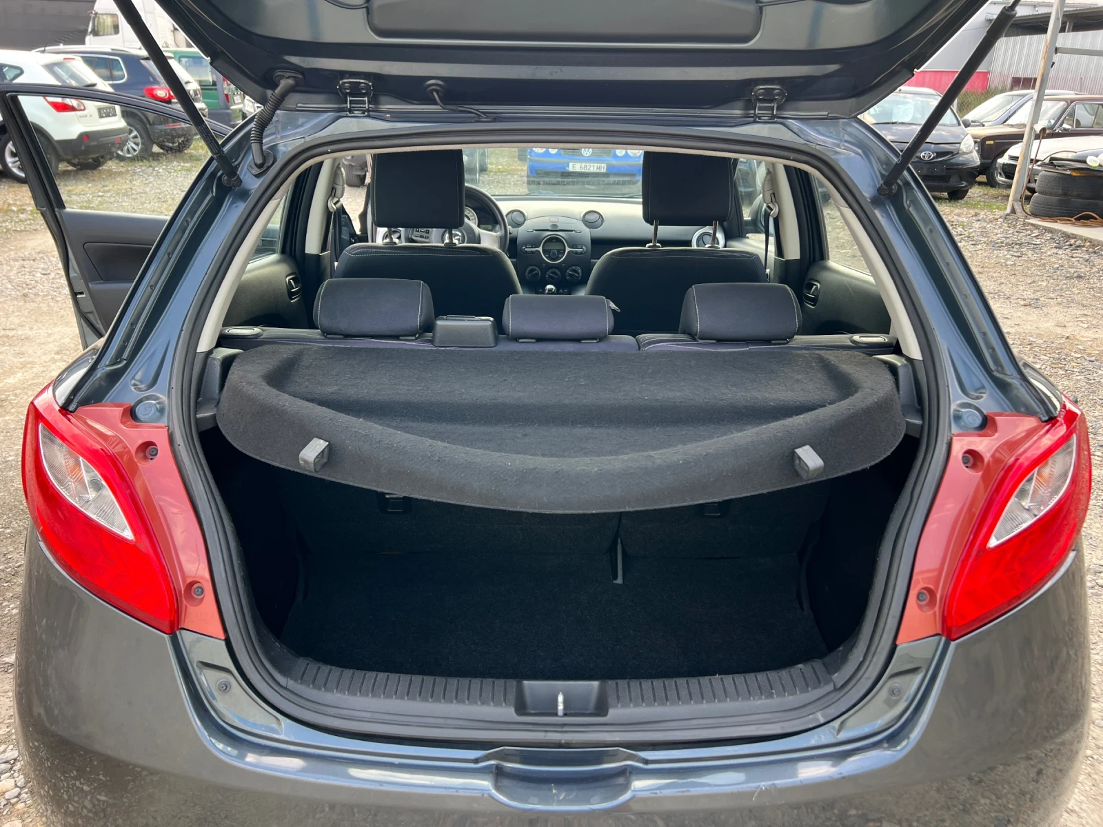 Mazda 2 1.3i-75к.с./ Климатик/ Италия, снимка 9 - Автомобили и джипове - 55362778