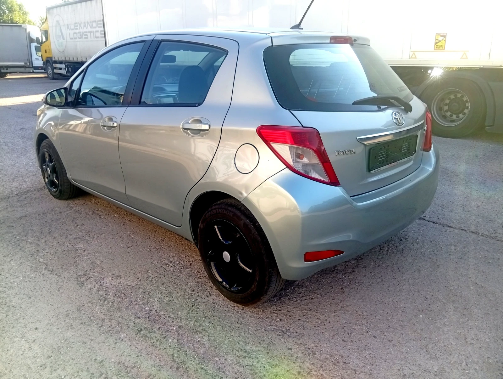 Toyota Yaris 1.3, снимка 5 - Автомобили и джипове - 55713720