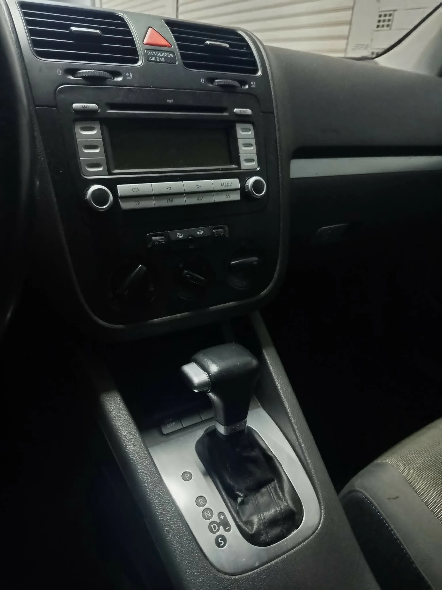 VW Golf 1.9 TDI 105 DSG Автоматик !, снимка 8 - Автомобили и джипове - 55768381