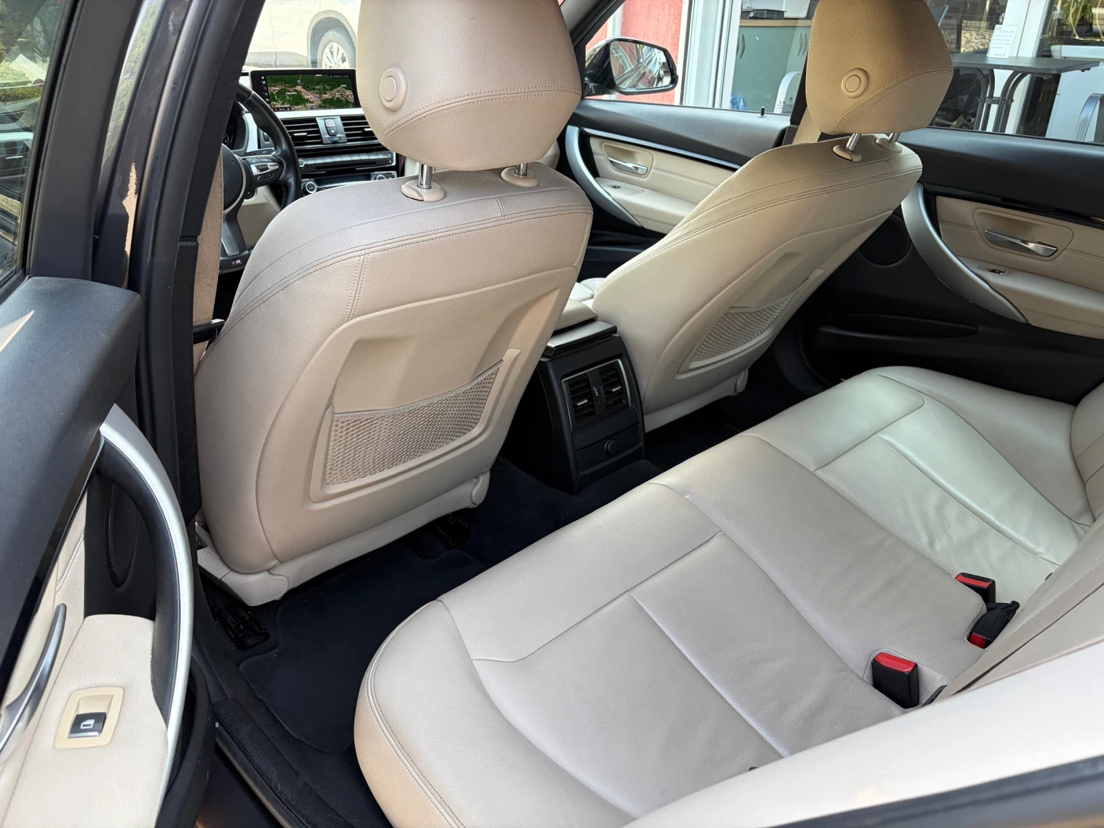 BMW 320 M-Sport | ConnectedDrive | Facelift, снимка 11 - Автомобили и джипове - 55787943