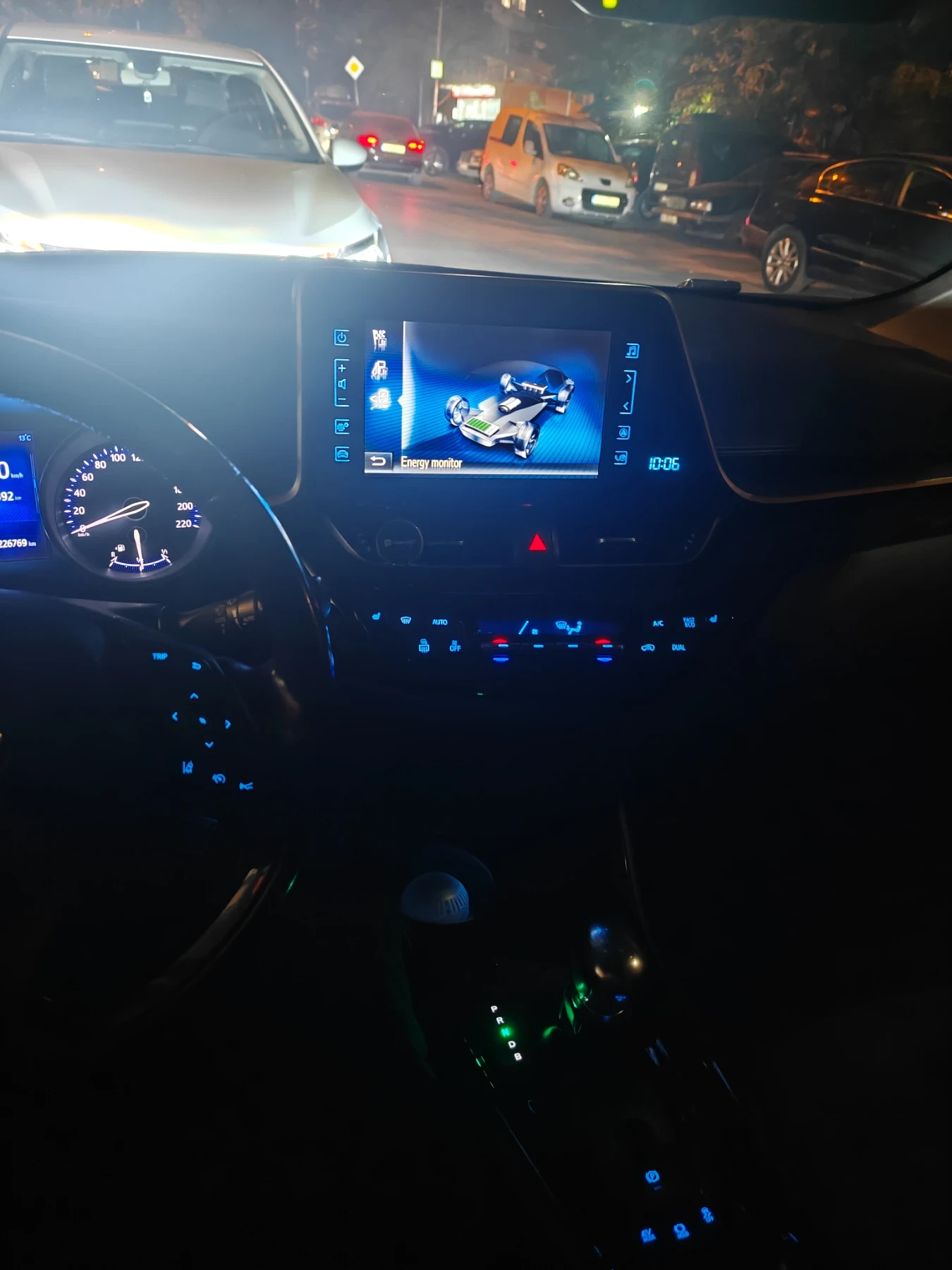 Toyota C-HR, снимка 12 - Автомобили и джипове - 56364807