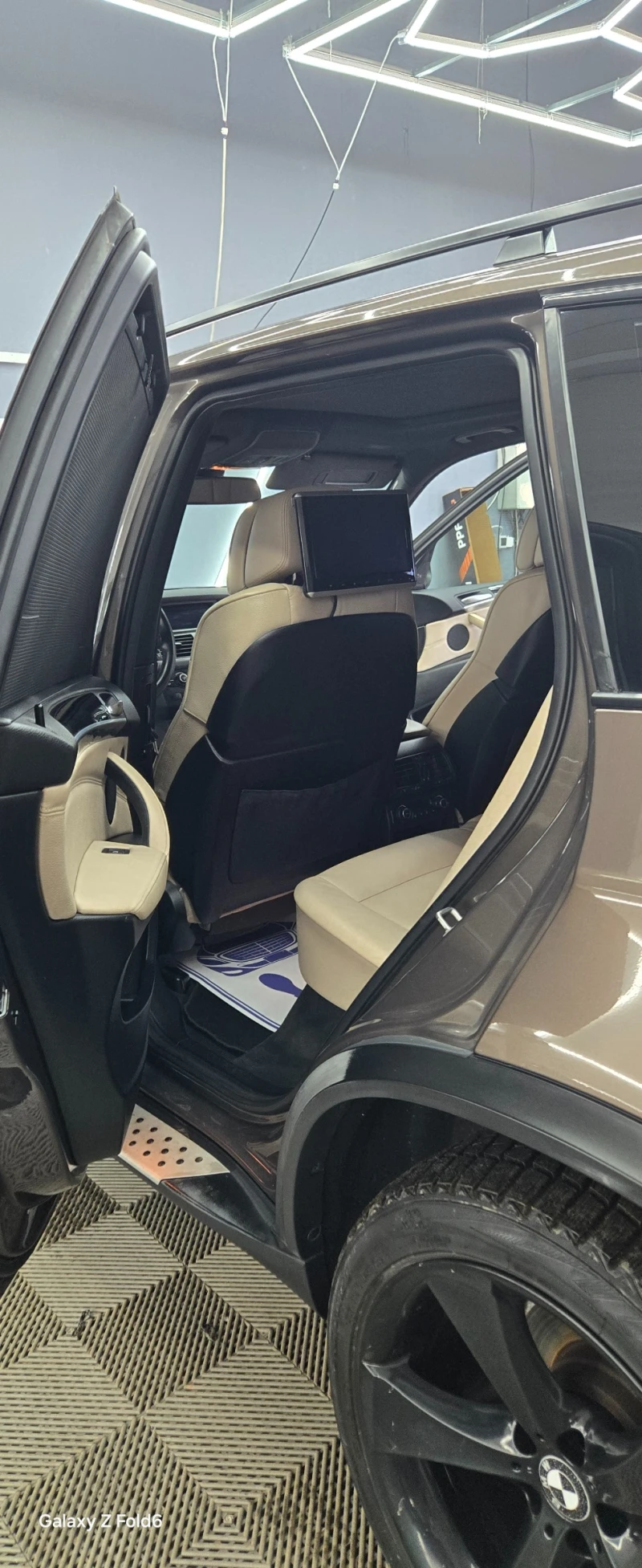 BMW X5 xDrive 40d M-Pack* PANO* TV* COMFORT* SPORT* HUD* , снимка 11 - Автомобили и джипове - 52613563