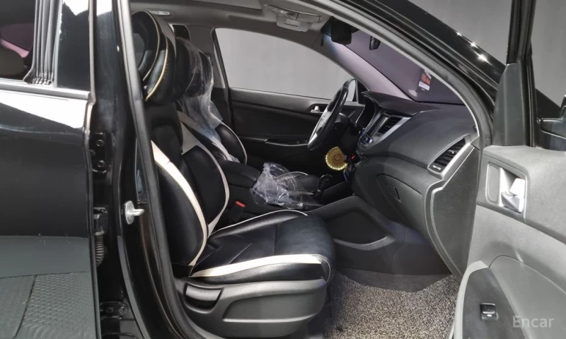 Hyundai Tucson, снимка 11 - Автомобили и джипове - 52875211