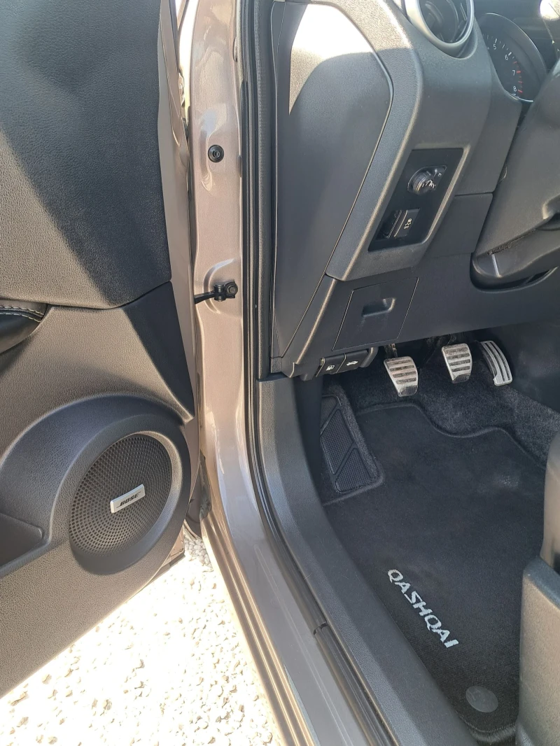 Nissan Qashqai 2.0   Кожен салон, снимка 14 - Автомобили и джипове - 52877138
