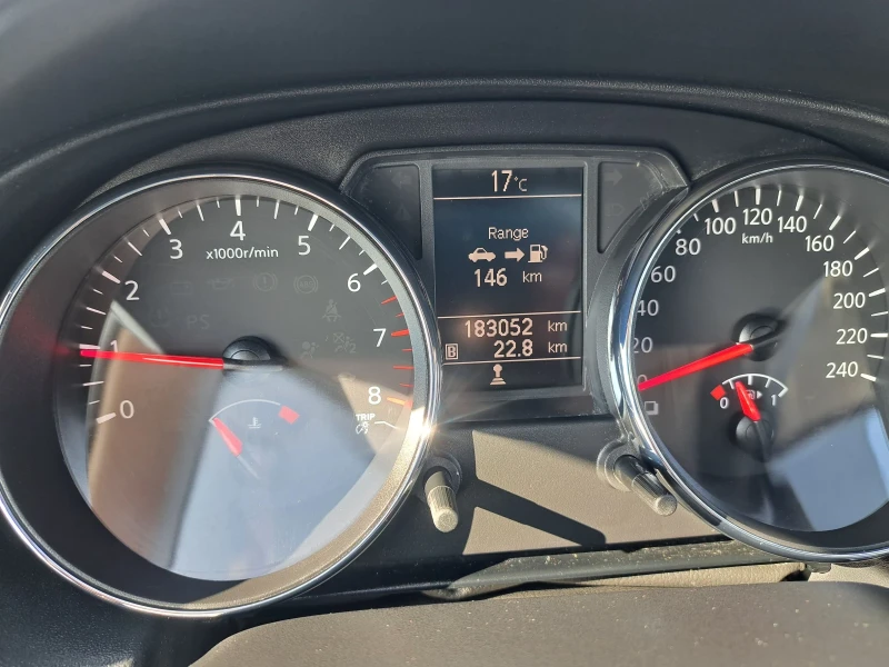 Nissan Qashqai 2.0   Кожен салон, снимка 15 - Автомобили и джипове - 52877138